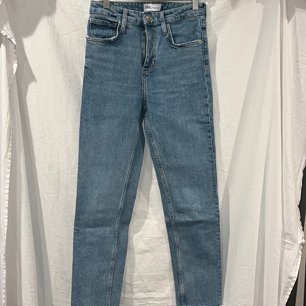 Mom fit Zara jeans. high waisted.